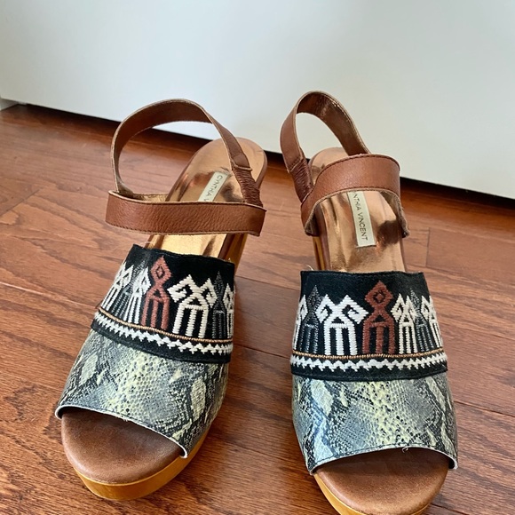 Cynthia Vincent wooded heeled sling back shoes - Picture 2 of 6